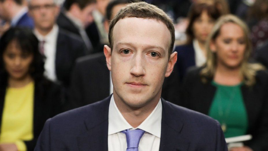Facebook'un kurucusu Mark Zuckerberg Özür